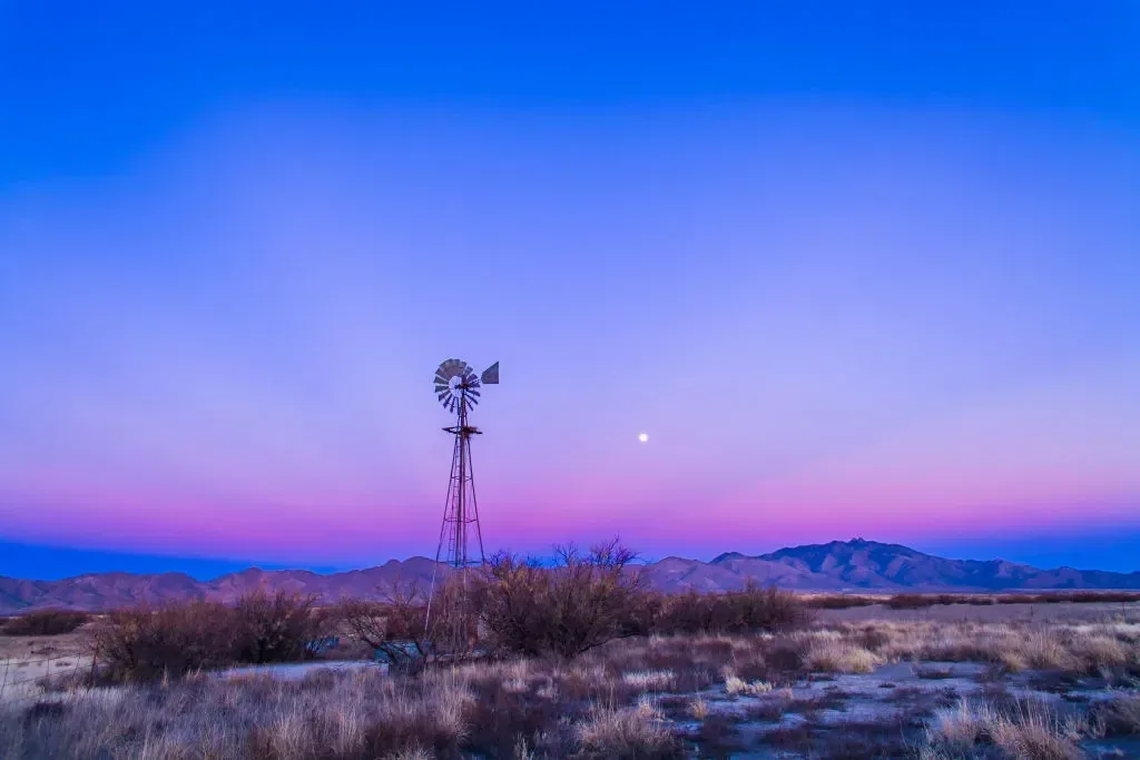 The Belt of Venus can be seen as a pink band above the eastern horizon in this image of a waxing gibbous Moon over the Chiricahua Mountains in southeast Arizona, US. Credit: Alan Dyer